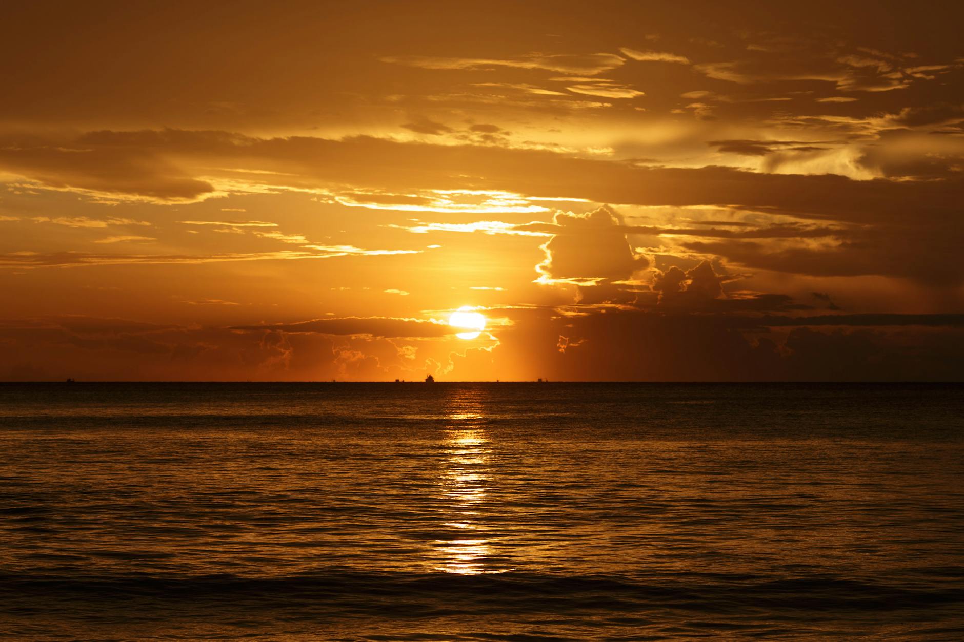 mesmerizing ocean sunset at golden hour